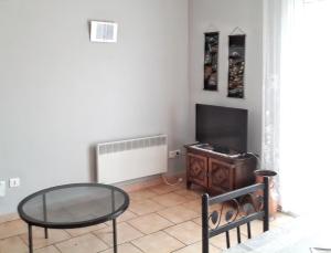 Maisons de vacances Maison charmante a L'Isle-sur-la-Sorgue avec jardin cloture : photos des chambres