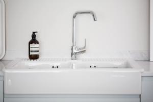 Insta-worthy 4br designer house 5 min to the beach