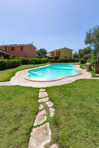 Villa Mama private compound swimming pool img1