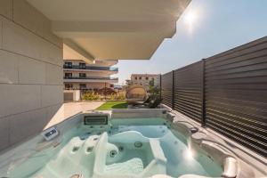 Modern apartment with whirlpool & few steps away from the beach - Borik, Zadar