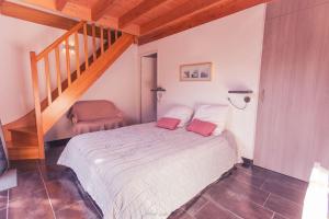 Maisons de vacances Maison pour 10, avec un grand jardin et une piscine : photos des chambres