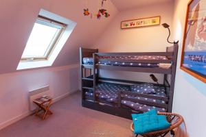 Maisons de vacances Maison pour 10, avec un grand jardin et une piscine : photos des chambres