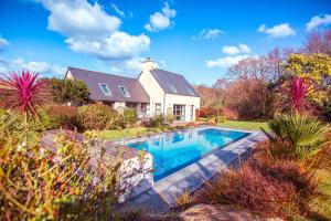 Maisons de vacances Maison pour 10, avec un grand jardin et une piscine : photos des chambres