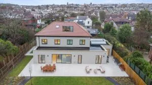 Joy Lane Mansion, Luxe Stay, Poolside Fun & Comfort - Seasalter