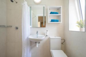 Ellie Boo Farmhouse with Pool and Hot Tub and Games Room