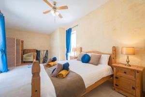 Ellie Boo Farmhouse with Pool and Hot Tub and Games Room