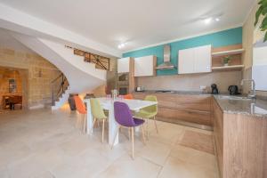 Ellie Boo Farmhouse with Pool and Hot Tub and Games Room