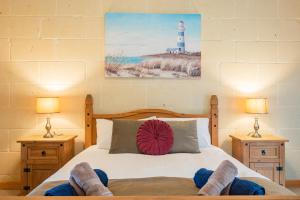 Ellie Boo Farmhouse with Pool and Hot Tub and Games Room