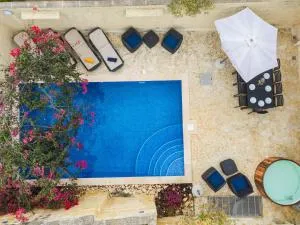 Ellie Boo Farmhouse with Pool and Hot Tub and Games Room - Taʼ Gorgun