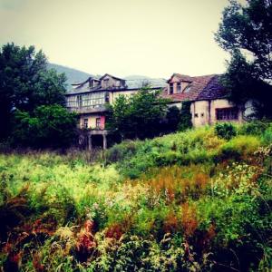Casa Histórica entre las Montañas