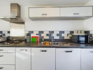 Sleeps6- FamilyFriendly- FreeParking- 3Br