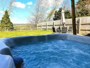 Cosy Home from Home, Private Hot tub, Sunset Views - Unstone