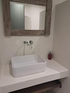 Asos Beachfront Apartment, Center village, 20m Beach - near Myrtos - Fiskardo