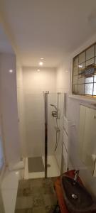 B&B / Chambres d'hotes Chambres et table d-hote Rabillou : Chambre Double avec Salle de Bains Privative