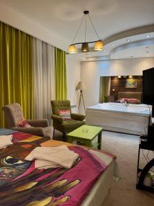 Jacuzzi In Bedroom Elegance Apartments