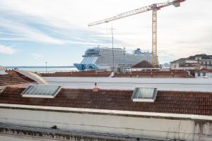Alfama the city and the river