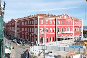 Alfama the city and the river