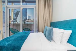 Silkhaus Vacation Homes newly furnished studio facing DIFC with pool and gym access