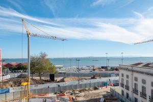 Very Sunny apartment with large balcony 3rd floor