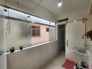 Apt beautiful, new, close to everything!