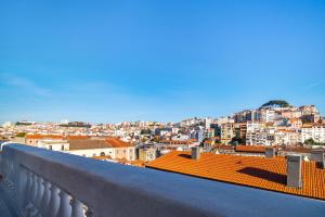 Modern Lisbon Apartments by Soulplaces