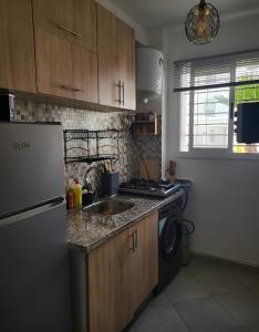 Cosy Apartment Near Beach & Airport