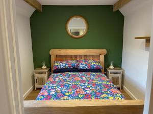 Outbuilding with river views in Cambridgeshire