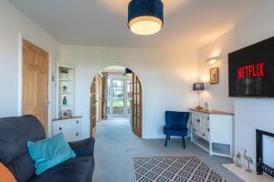 Port View House 3-Bedroom Self Catering Family Home with Garden Near Cardiff