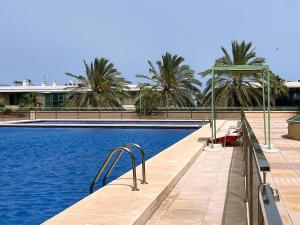 Stylish well-connected beachfront flat