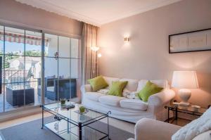 Sunny terrace apartment in prestigious Mijas Golf