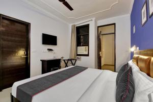 Super Townhouse Saket Residency Near Saket Metro