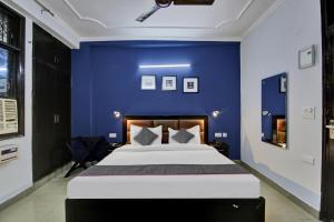 Super Townhouse Saket Residency Near Saket Metro