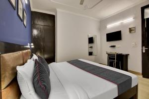 Super Townhouse Saket Residency Near Saket Metro