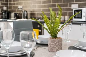 Leeds Beautiful Home - Parking - Yorksha Property