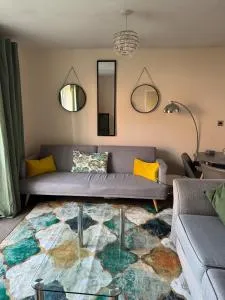 Perennial Suites - Bishop Monkton