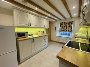 Quaint & Cosy Cottage Hamlet Location for 4 & Pets - Pass the Keys