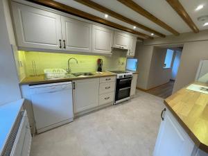 Quaint & Cosy Cottage Hamlet Location for 4 & Pets - Pass the Keys