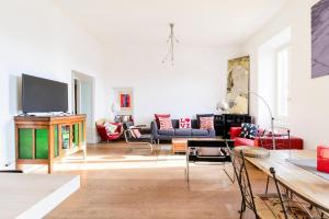 Principe House, Central Rome, 3 bedroom 2 bath, Elegant Apartment full of Light