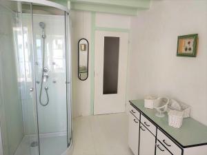 Maisons de vacances Gite a CHALMAZEL equipe, dans hameau calme : photos des chambres