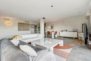 Bay of Angels by ecoflats