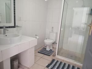 Cozy 2-Bedroom Retreat in Hartbeespoort