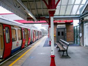 Amersham Station Road Studio - Pass the Keys