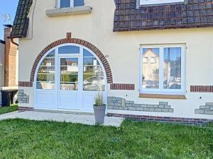 Maisons de vacances Villa Anglo-Normande a Stella-Plage, Jardin, Proche Mer et Commerces, Ideal Famille, 6 Pers. - FR-1-236-78 : Maison de Vacances (6 Adultes)