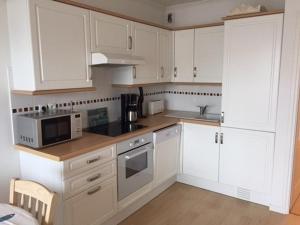 Bel appartement 2 chambres à 100m de la plage avec terrasse et parking, idéal pour familles - FR-1-236-121