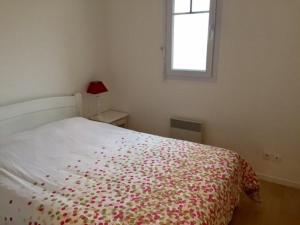 Bel appartement 2 chambres à 100m de la plage avec terrasse et parking, idéal pour familles - FR-1-236-121