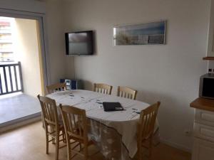 Bel appartement 2 chambres à 100m de la plage avec terrasse et parking, idéal pour familles - FR-1-236-121