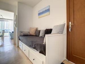 Appartement lumineux à 100m de la plage avec balcon, parking, idéal pour séjours courts et longs - FR-1-236-139