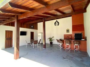 Caiobá - Casa 4 quartos com AR, espaçosa e perto do mar