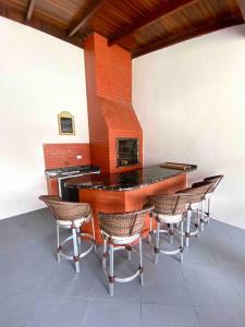 Caiobá - Casa 4 quartos com AR, espaçosa e perto do mar