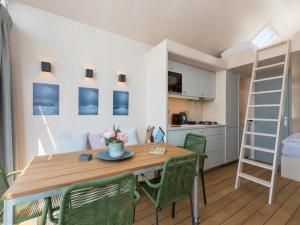 Holiday Home Seaview Lodge by Interhome